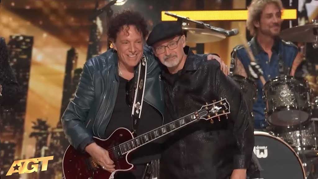 Richard Goodall singt „Don’t Stop Believing“ mit Neal Schon und Mitgliedern von Journey I Finale AGT 2024